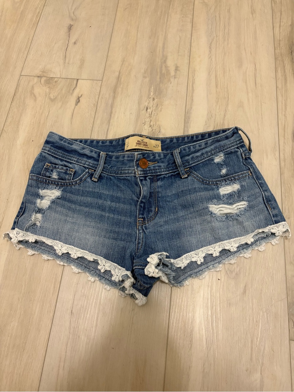 Hollister Low Rise Short-Short Denim Shorts Lace Trim Distressed Size 27 Y2K